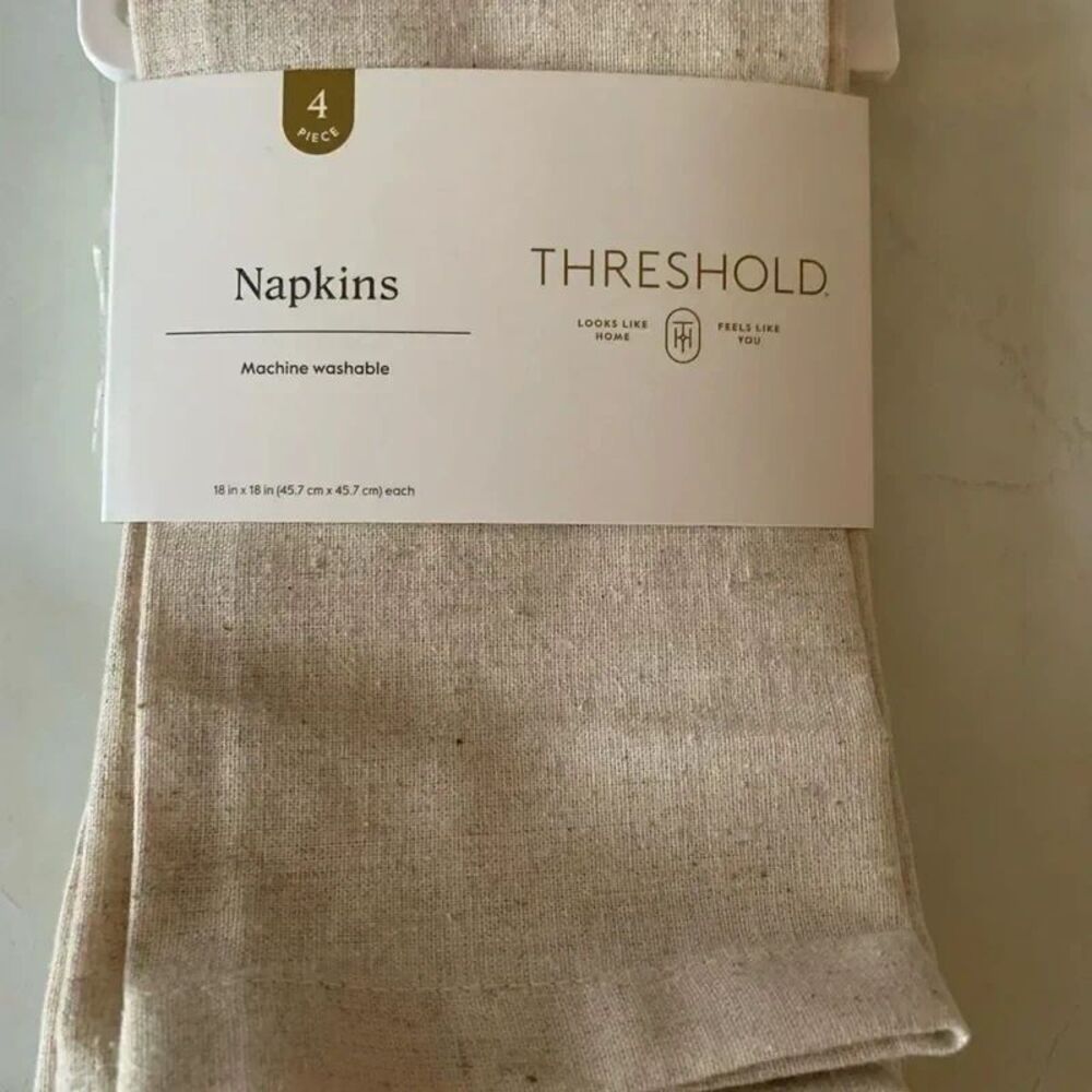 Threshold 4 piece Fabric napkins 18”x18” machine washable New